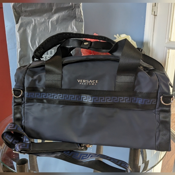 Versace - Picture 4 of 15